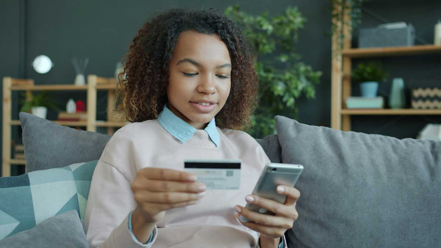 Entre particuliers et entreprises : pourquoi les bonnes pratiques d’achat en ligne diffèrent