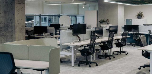 Les achats d’équipements professionnels en ligne : un levier de compétitivité pour les entreprises modernes